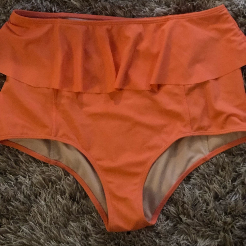 Size Medium Kortni Jeane Peplum Bottoms